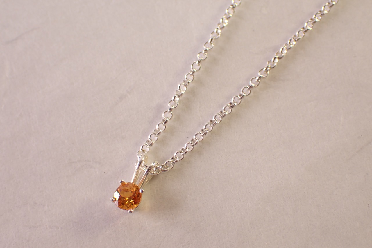 スペサルタイトガーネットネックレス　0.60ct [D12‐101]