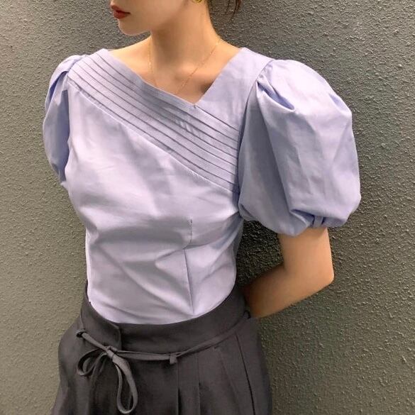 変形ネックパフスリーブトップス