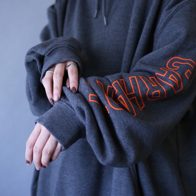 "Carhartt" sleeve logo printed over silhouette dark gray sweat parka