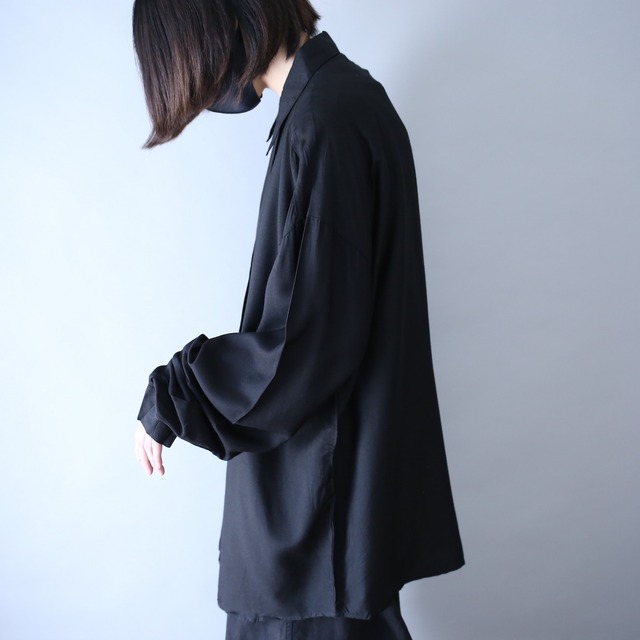 "GOOUCH"  geometry embroidery over silhouette black mode shirt