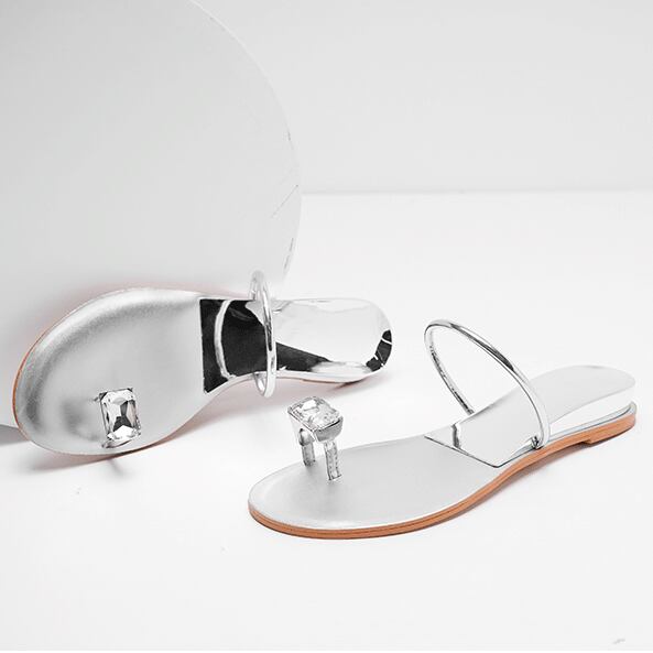 GIUSEPPE ZANOTTI オヤユビビジューフラット サンダル（楽天市場  