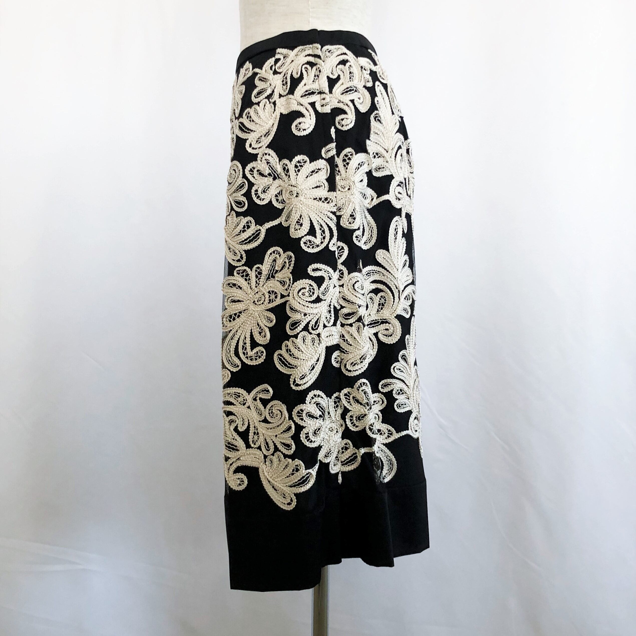 【特別提供価格】《VITA CARINO》チュール刺繍タイトスカート：77231-63051