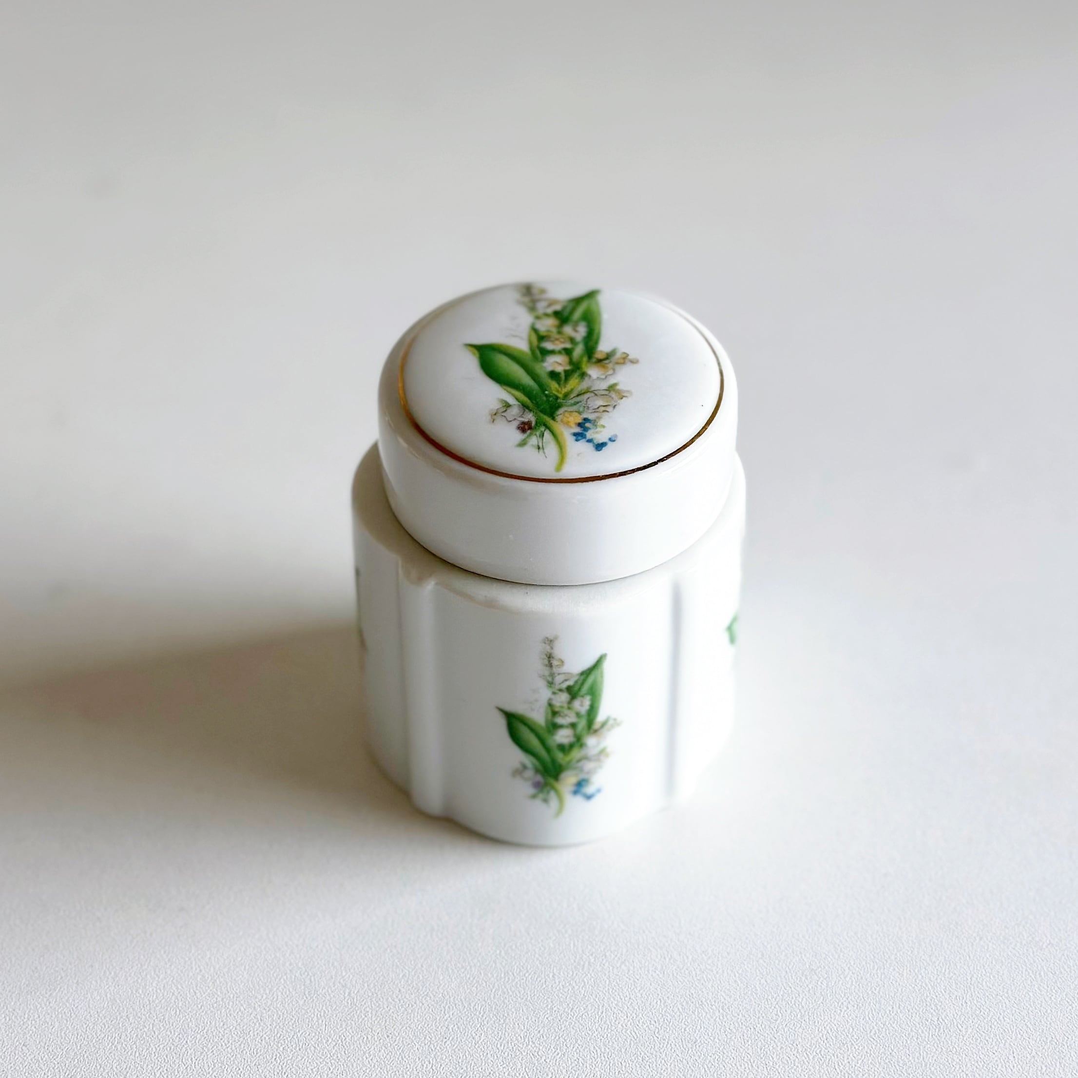 Limoges リモージュ スズラン の トリンケットボックス（フランス
