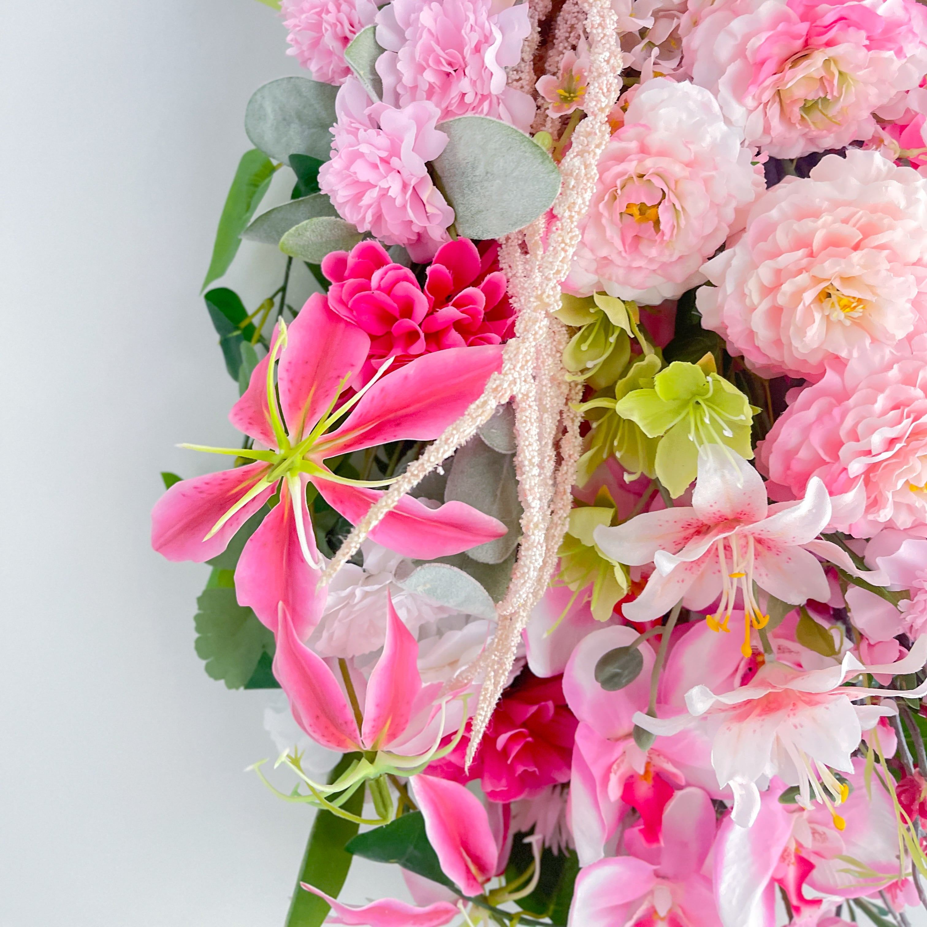 ひな祭りを祝う 胡蝶蘭と桃の特大スワッグ｜春を告げる華やぎ｜初節句