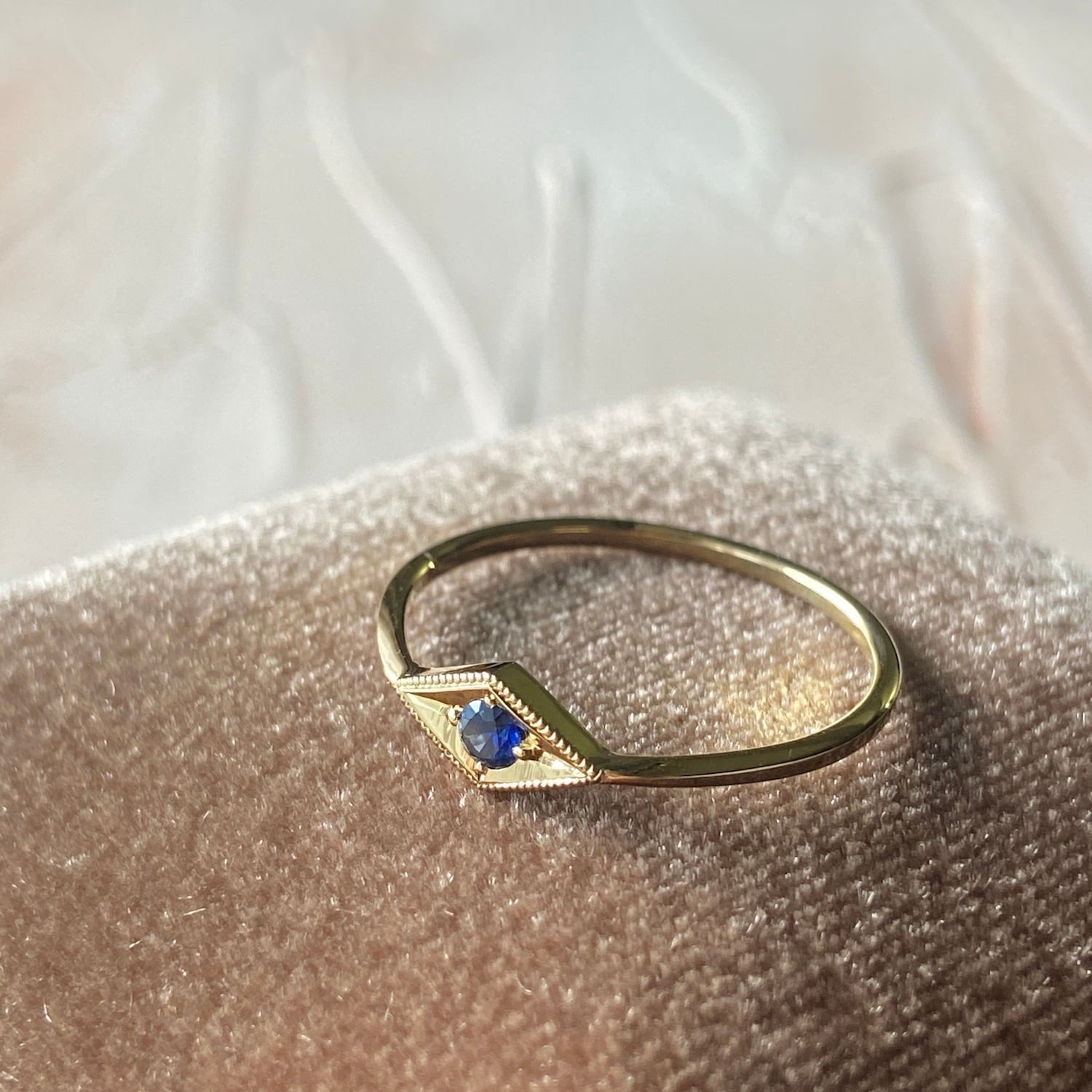 K18 Diamond Shaped Ring ／１８金製 ダイヤ型リング（サファイア 