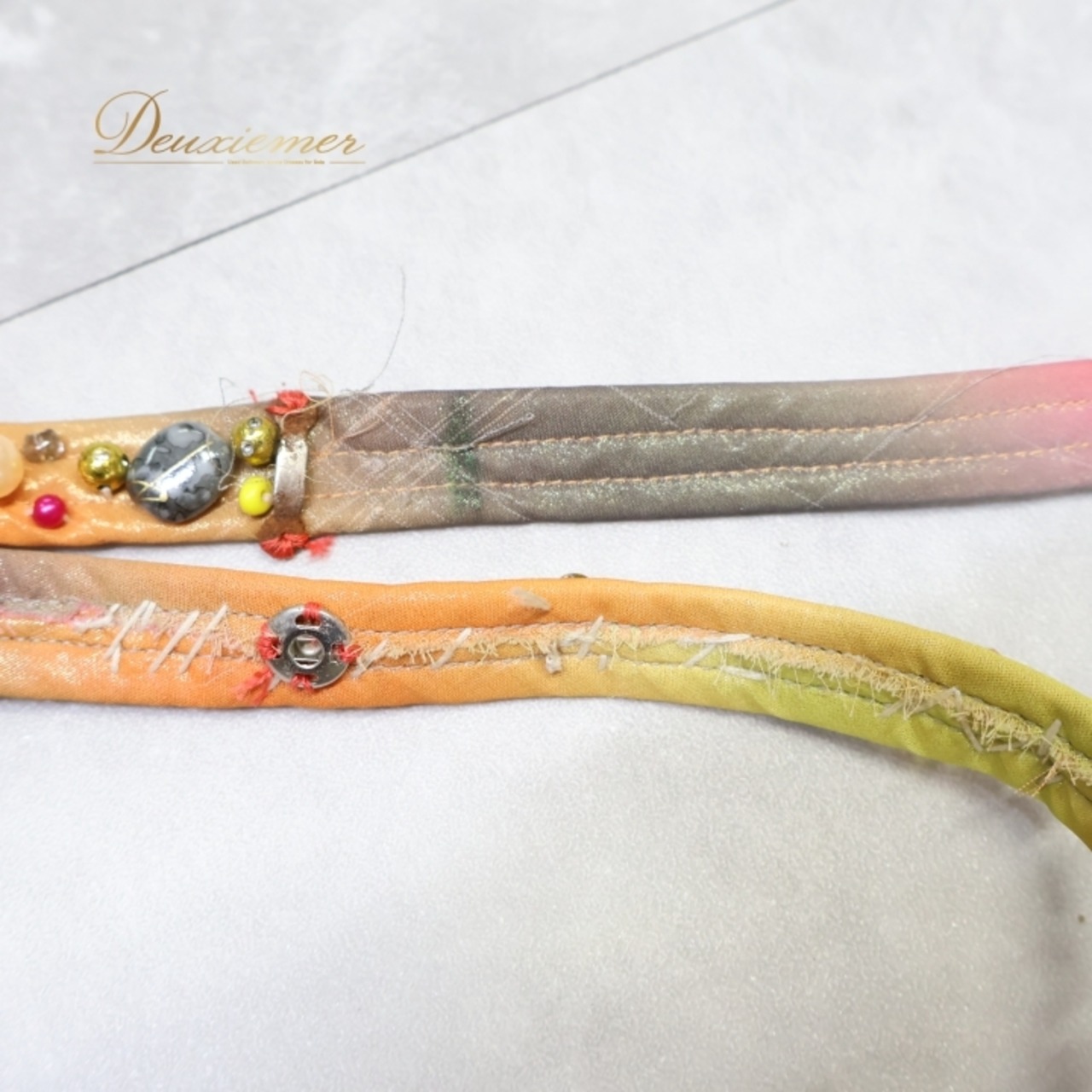 ベリーダンス オリエンタル 衣装 上下セット ピンク系 トップス スカート アーム飾り 腕飾り カラフル 黄緑 光沢 かわいい ダンス衣装 ステージ イベント 華やか ビーズ ラインストーン 豪華 装飾 オレンジ系 グレイ系 グリーン系