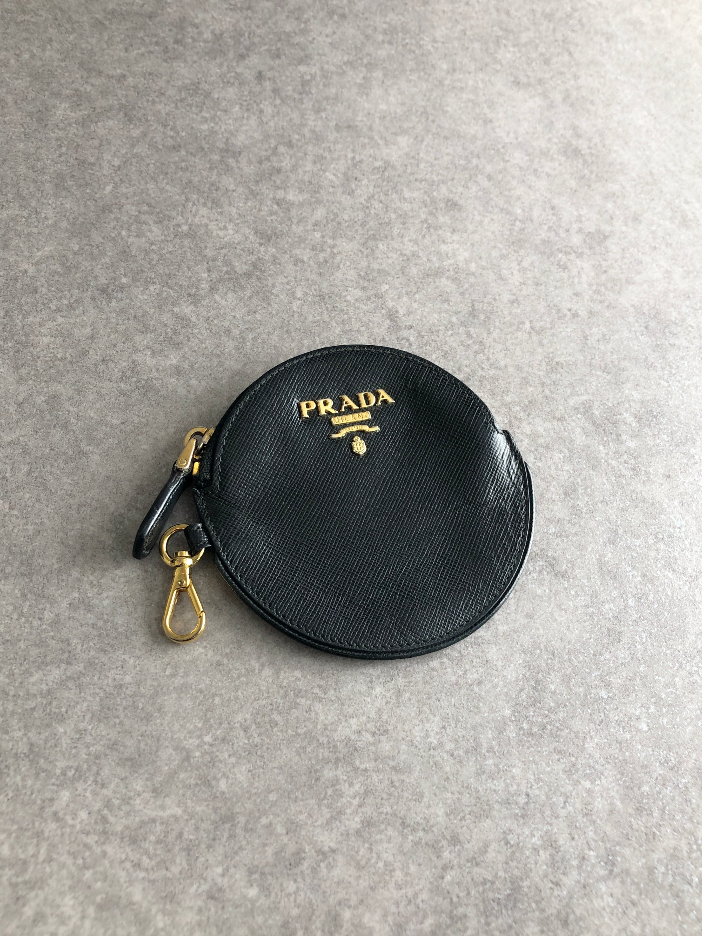 PRADA プラダ 財布 ブラック ロゴ サフィアーノレザー サークル コイン