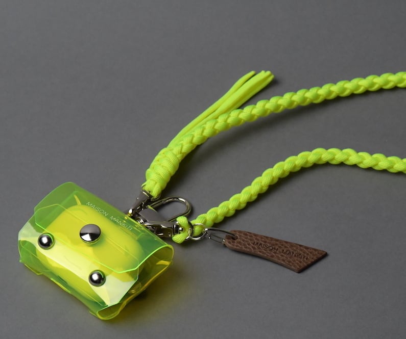 【良品】フェンディ イヤホンケース エアポッズプロ レザー イエロー 良品】フェンディ イヤホンケース エアポッズプロ レザー