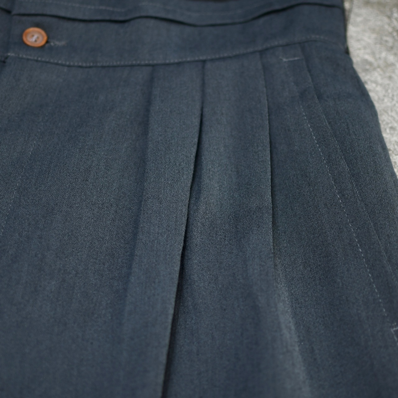 CAMLON balloon silhouette 2tuck slacks charcoal gray