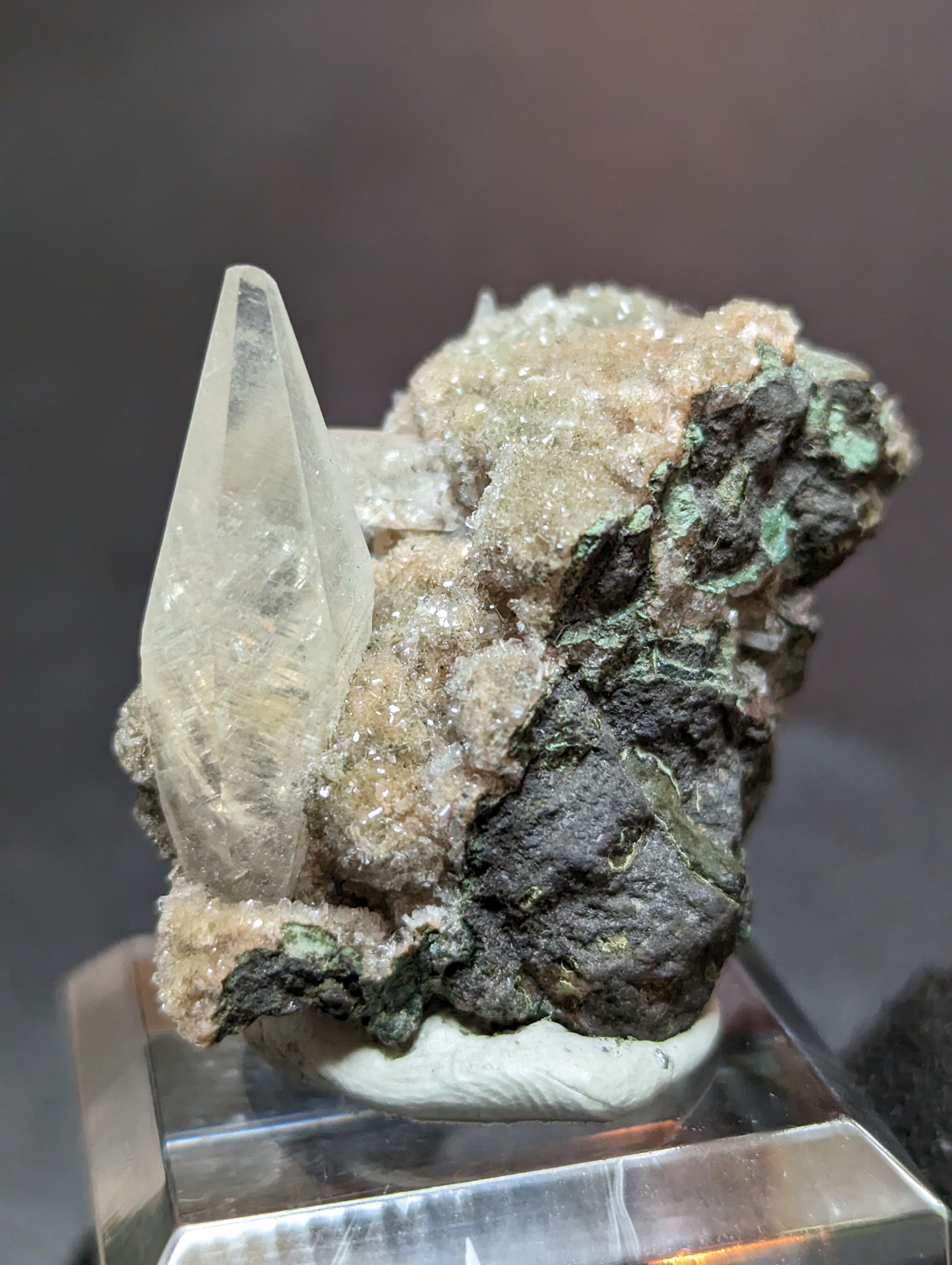 カルサイト(方解石)犬牙状結晶 母岩付き インドマハラシュトラ州 R5  