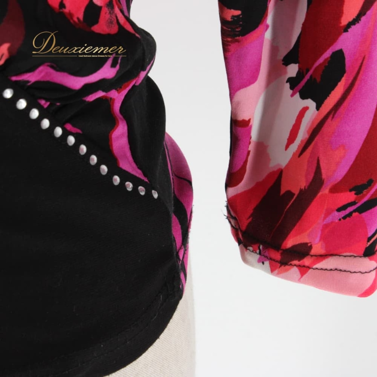 社交ダンス 衣装 スタンダード トップス レッスンウェア Leirena 黒 白 赤 紫 ブラック系 ホワイト系 レッド系 ピンク系 パープル系 練習着 レディース 光を纏うラインストーン Vネック プルオーバー 七分袖 柄入り 花柄風 総柄 伸縮性あり 練習用 フィット感 ダンスレッスン 社交ダンスレッスン スタンダードダンス 女性用 黒系トップス ピンク系トップス パープル系トップス 花柄 衣装用 インナーなし コーディネート 競技用 トップスのみ