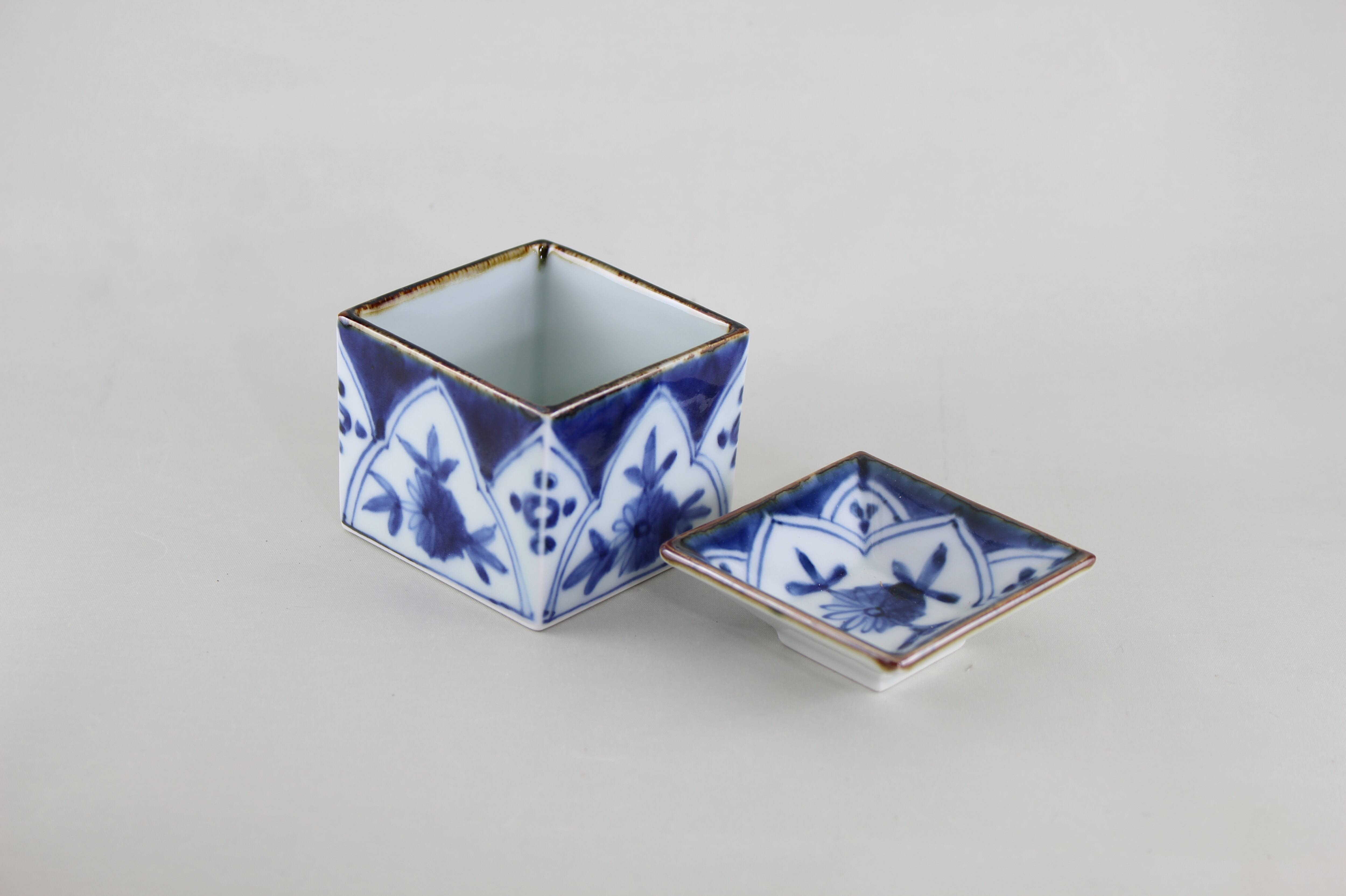 古染間取草花よろず碗(福泉窯）