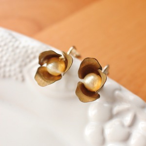 パールフラワーイヤリング ゴールド