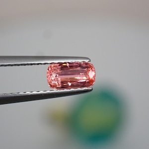 ネオン感◎蛍光ペンのような色のヴェイリネナイト 0.469ct