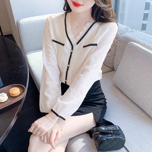 初回送料無料　春新作レディースファッション　カジュアル　オシャレ　vネック　人気　トップス