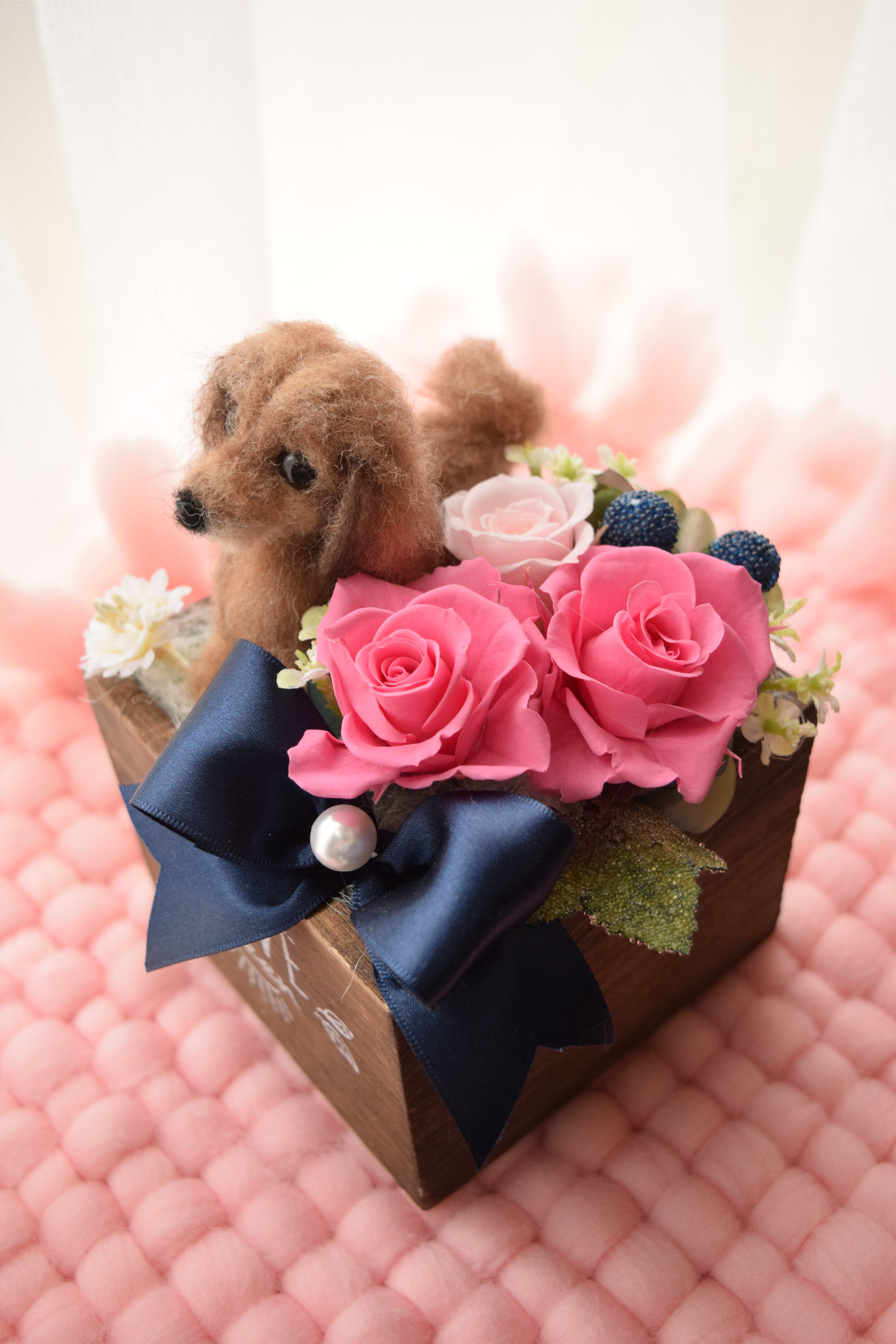 ドールとお花2輪【オーダーメイドで愛犬・愛猫の羊毛フェルト・お供え