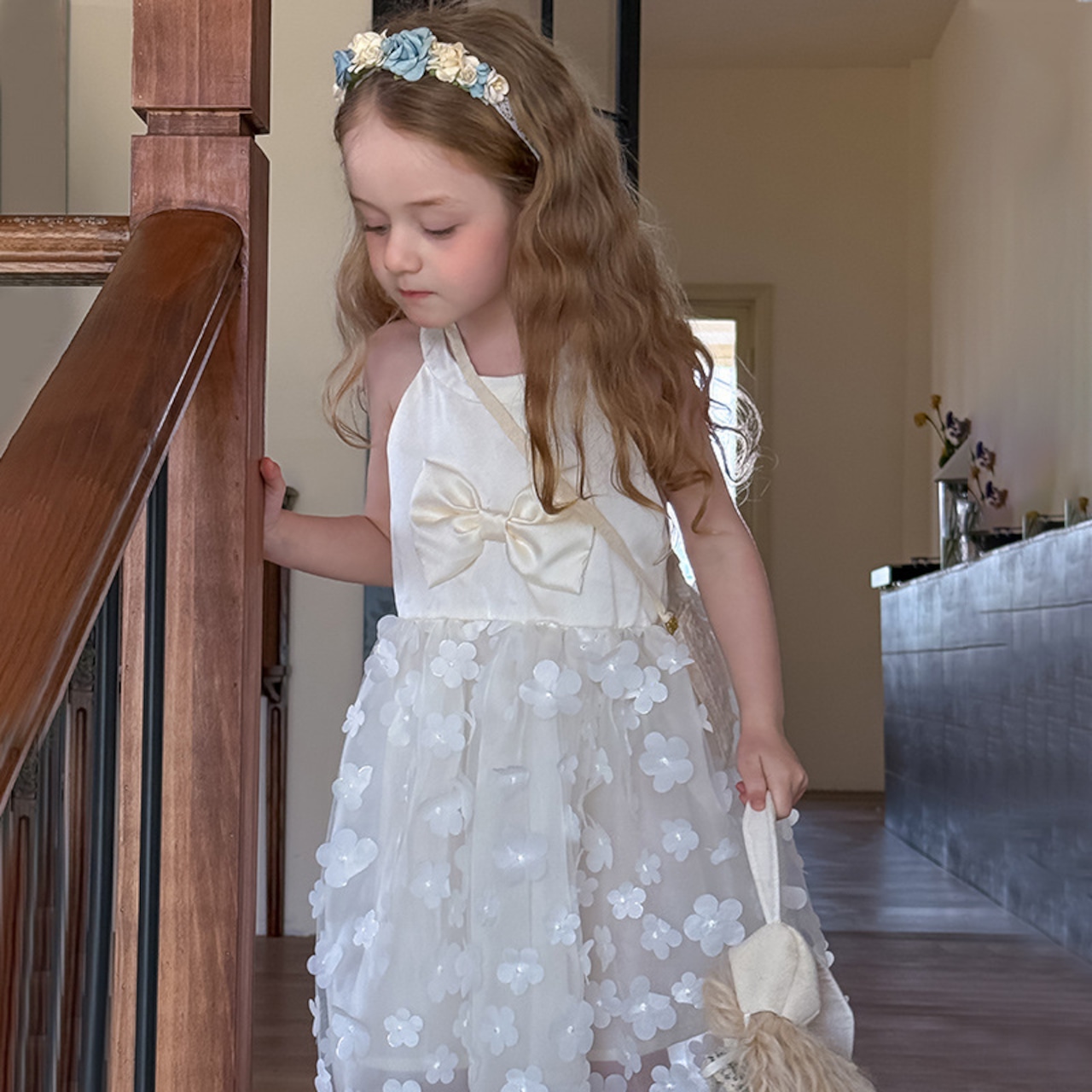 夏立体的な小花ワンピース