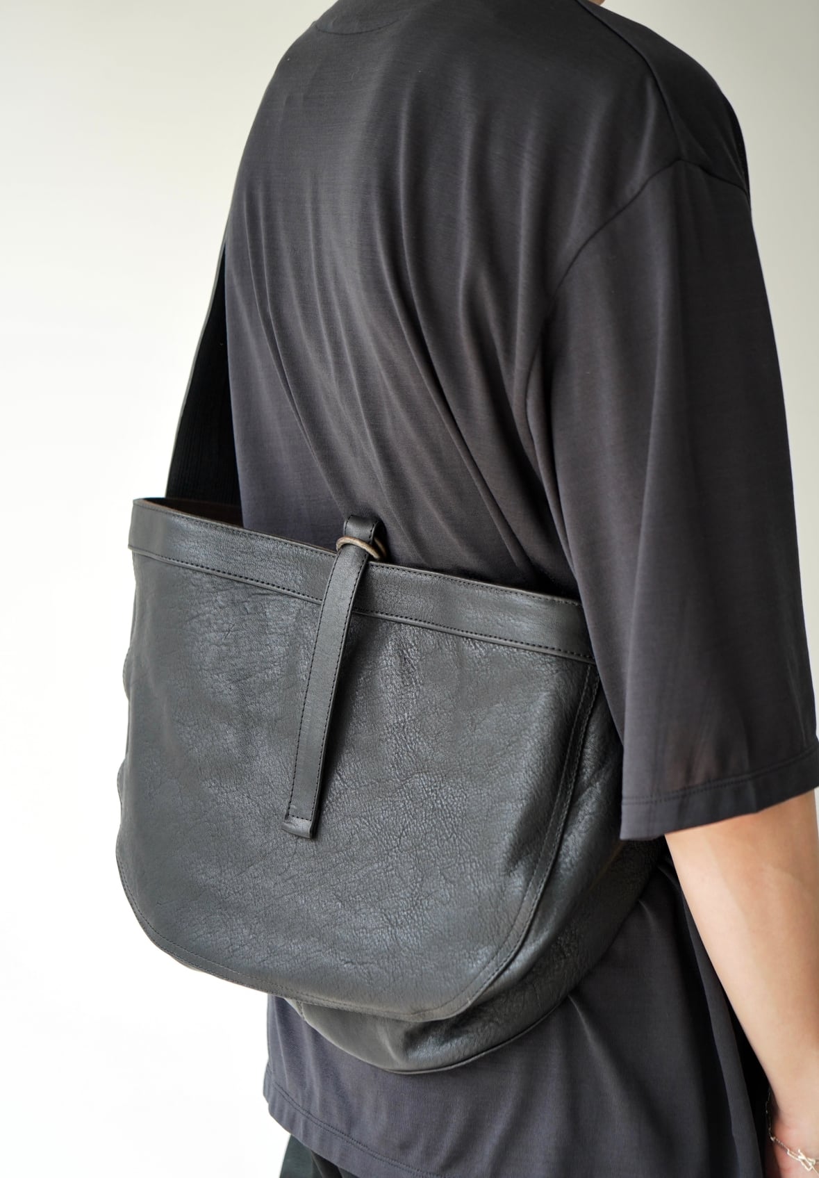T.T / LOT.018 NEWSBOY BAG SMALL(BLACK) | LiNN