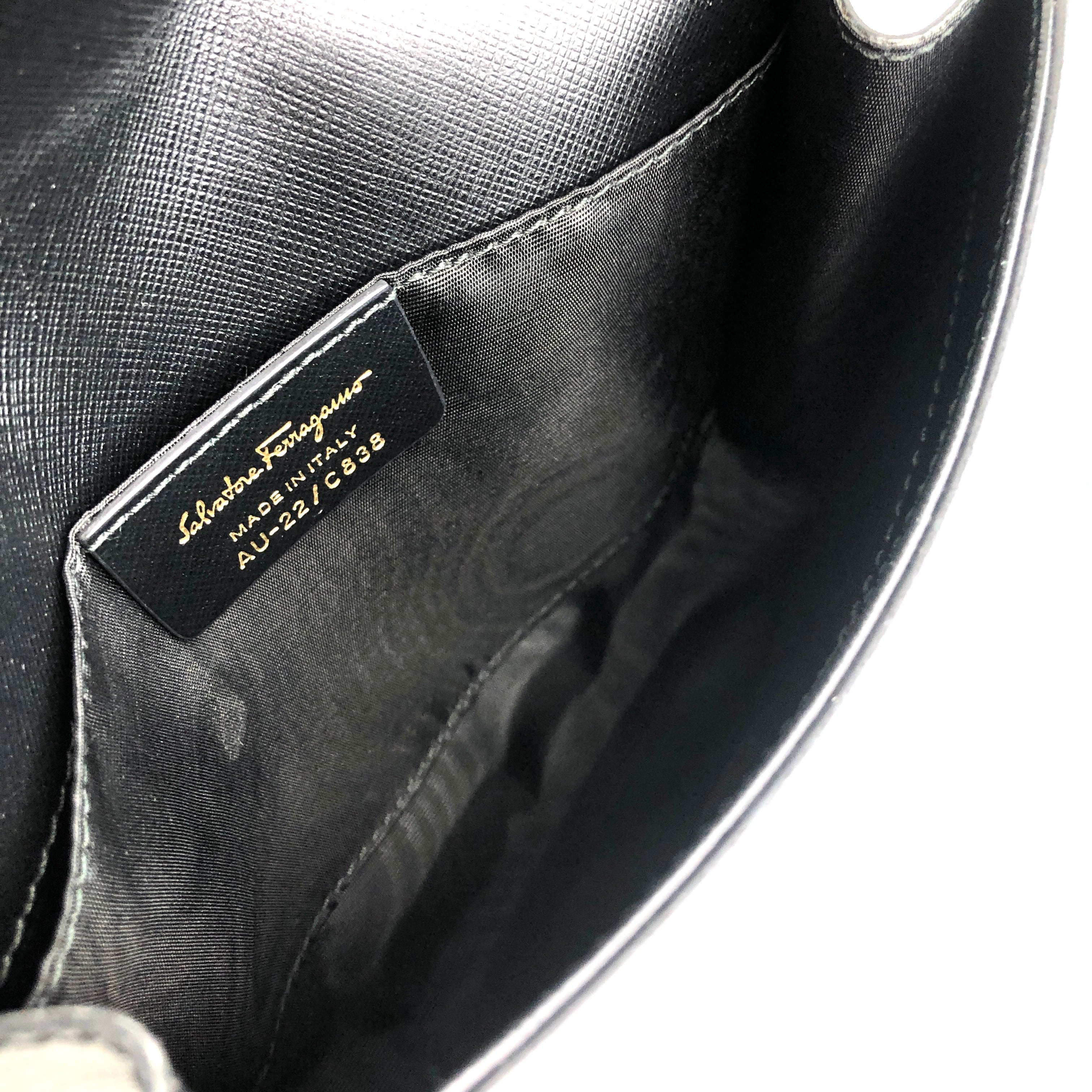 フェラガモ ショルダーバッグ　リボン　ヴィンテージ Salvatore Ferragamo サルヴァトーレ フェラガモ ショルダーバッグ