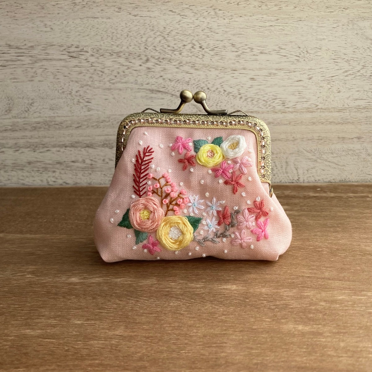 受注製作】パープルあじさい サークル×ピンク がま口メイクポーチ 