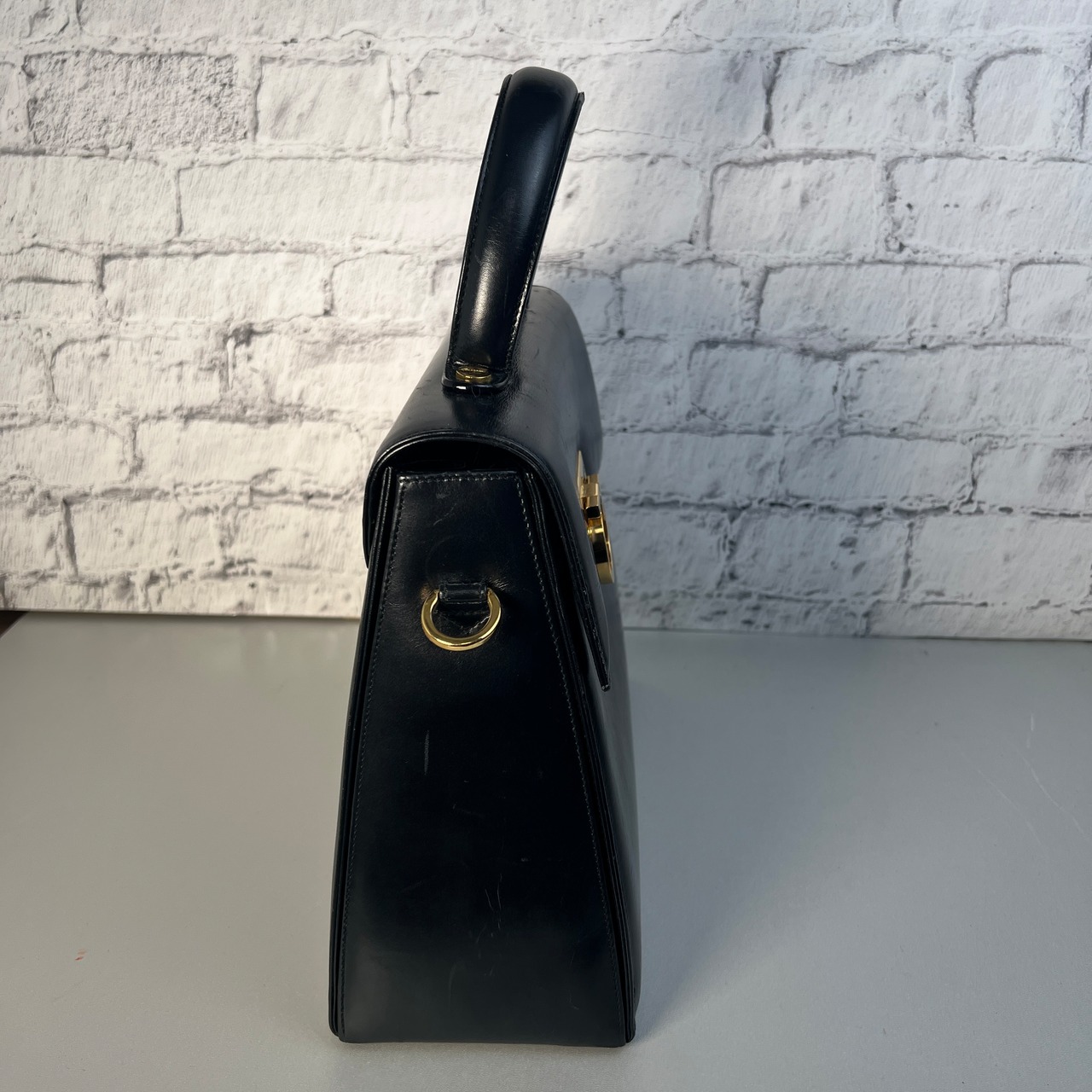 【最終処分SALE】SALVATORE FERRAGAMO　フェラガモ レザー ハンドバッグ ブラック A-8775