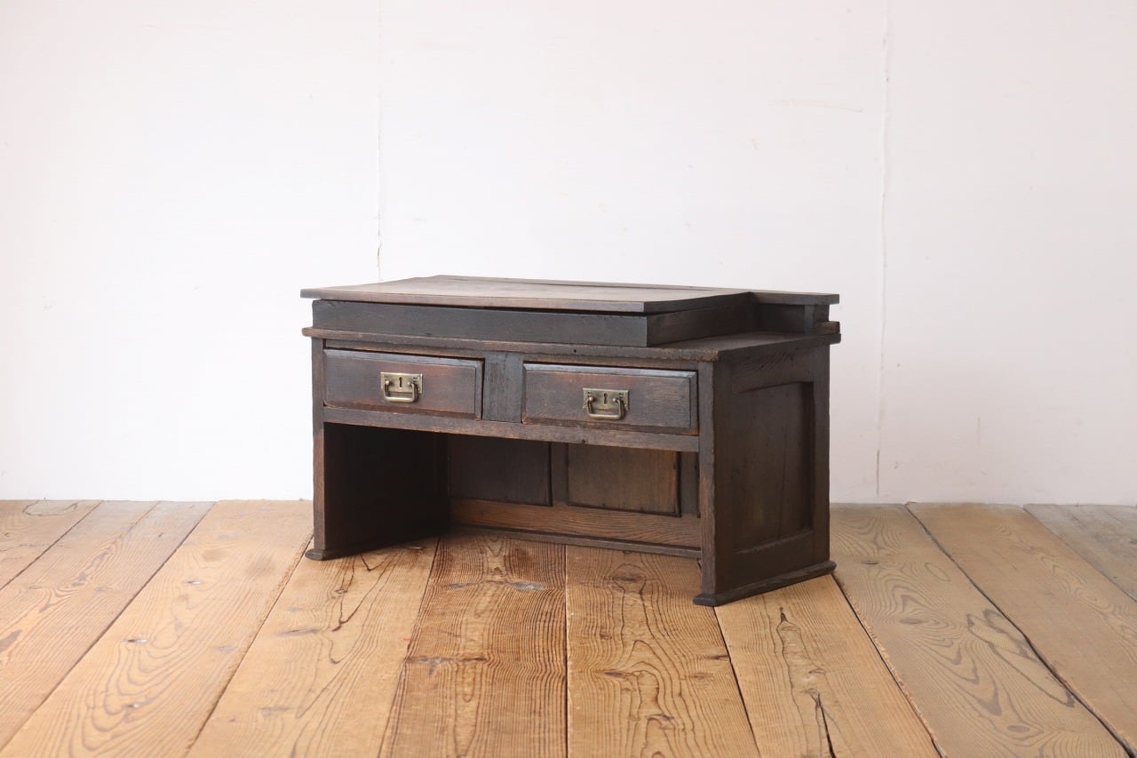 可愛い過ぎる古い机　帳場机　文机　古家具　ローテーブル　抽斗　欅　飾り台 可愛い過ぎる古い机 帳場机 文机 古家具 ローテーブル 抽斗 欅 飾り台