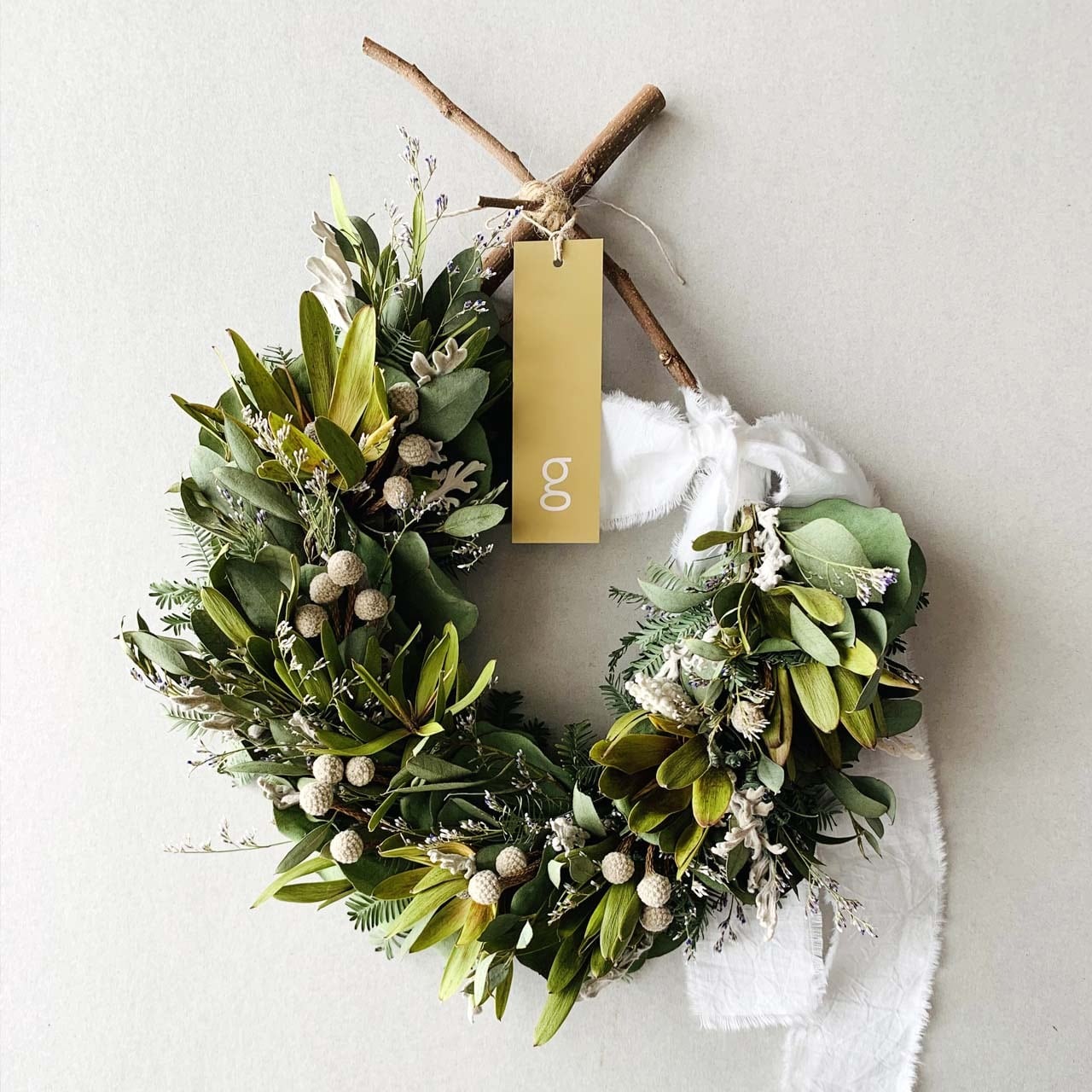 リューカデンドロンとユーカリのドライフラワーハーフリース