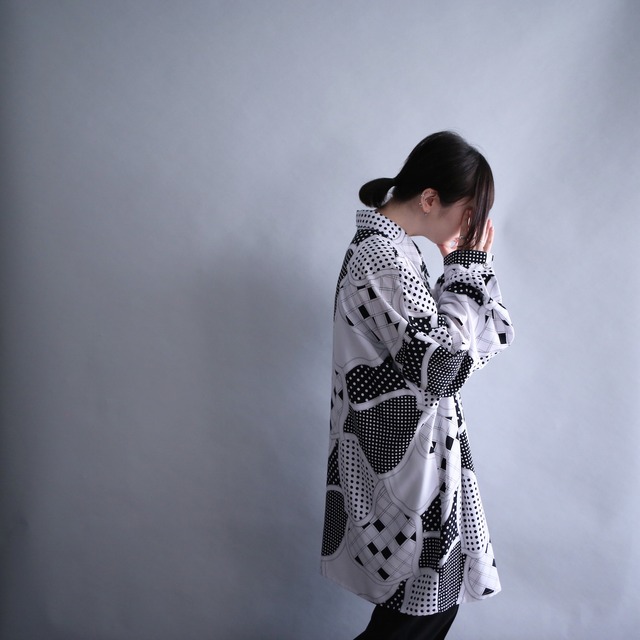 "黒×白" multi art pattern XXXX over size box silhouette shirt