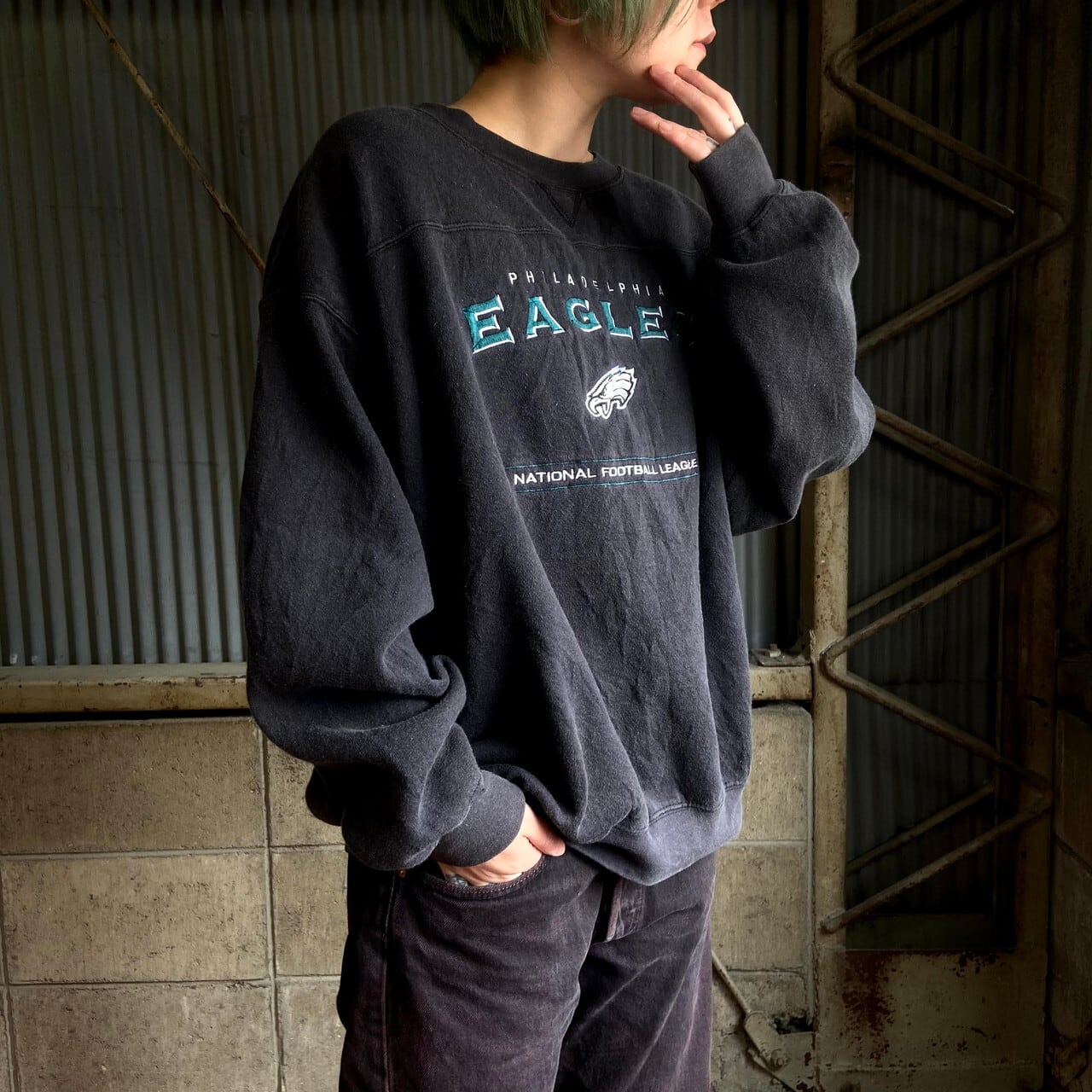 ビッグサイズ 90年代 Lee Sport リースポーツ Nfl フィラデルフィア イーグルス チームロゴ刺繍 スウェット メンズxxl相当 古着 90s ビンテージ ヴィンテージ トレーナー Philadelphia Eagles フェードブラック 墨黒 大きいサイズ スウェット All15 Cave 古着屋