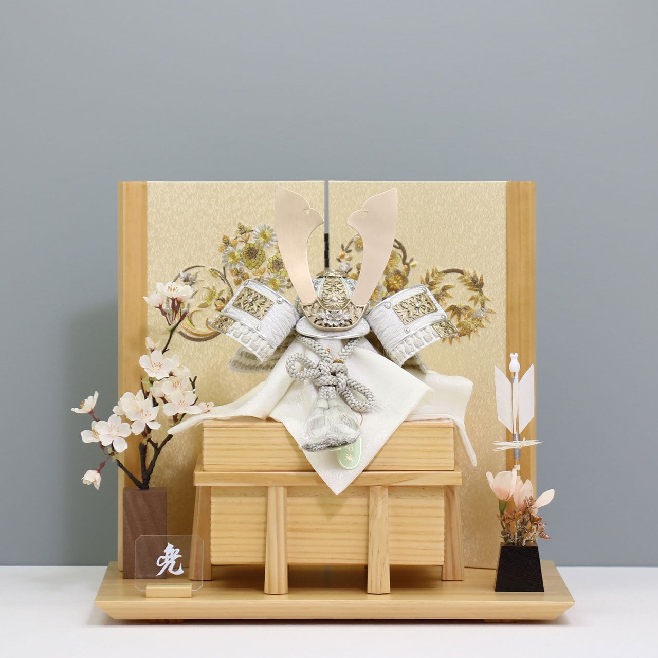 【銀白合鉢兜】 兜飾り 平台飾り 五月人形|白木|木製|和モダン|コンパクト