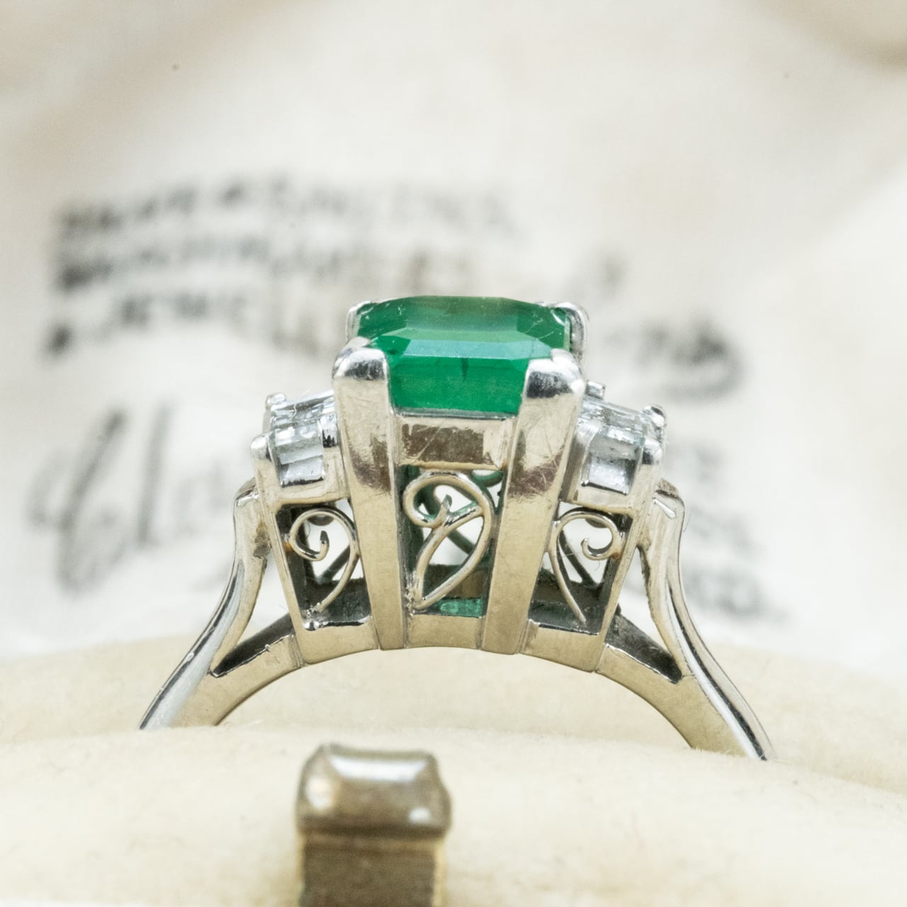 昭和ジュエリー エメラルド ダイヤモンド リング Pt900 1.01ct