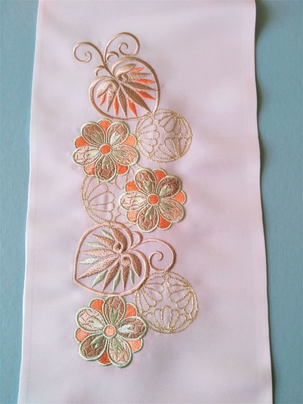 刺繍半衿 可愛い古典柄（菊・葵・手毬）成人式 | PAY ID
