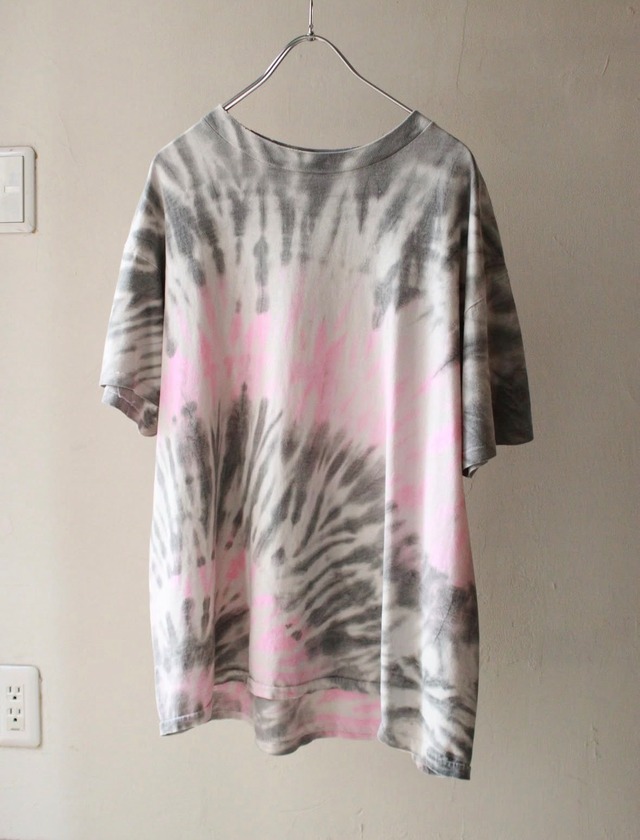 90's tie-dye T-shirt . size large .