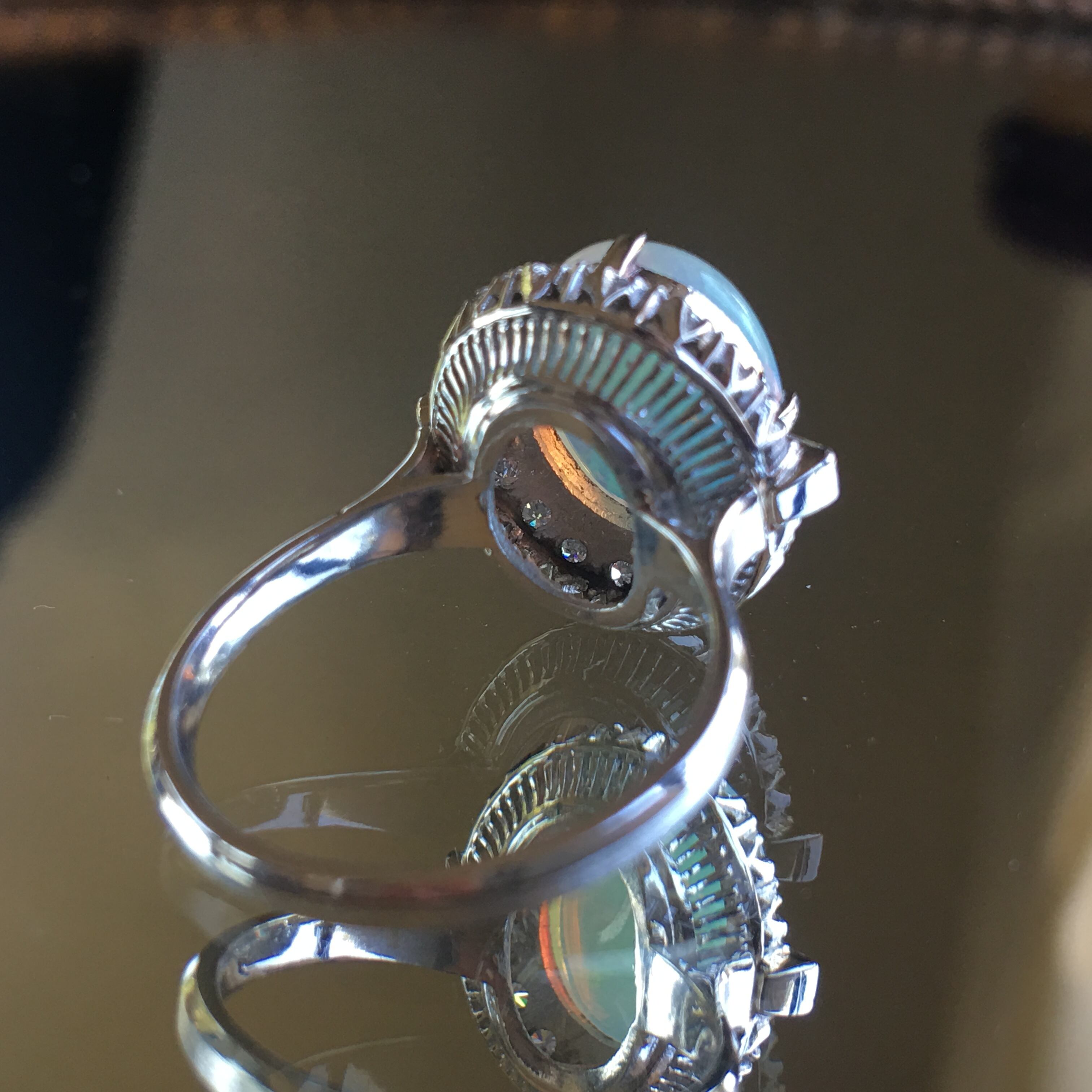 ヴィンテージ PTホワイトオパールにダイヤ取り巻きリング