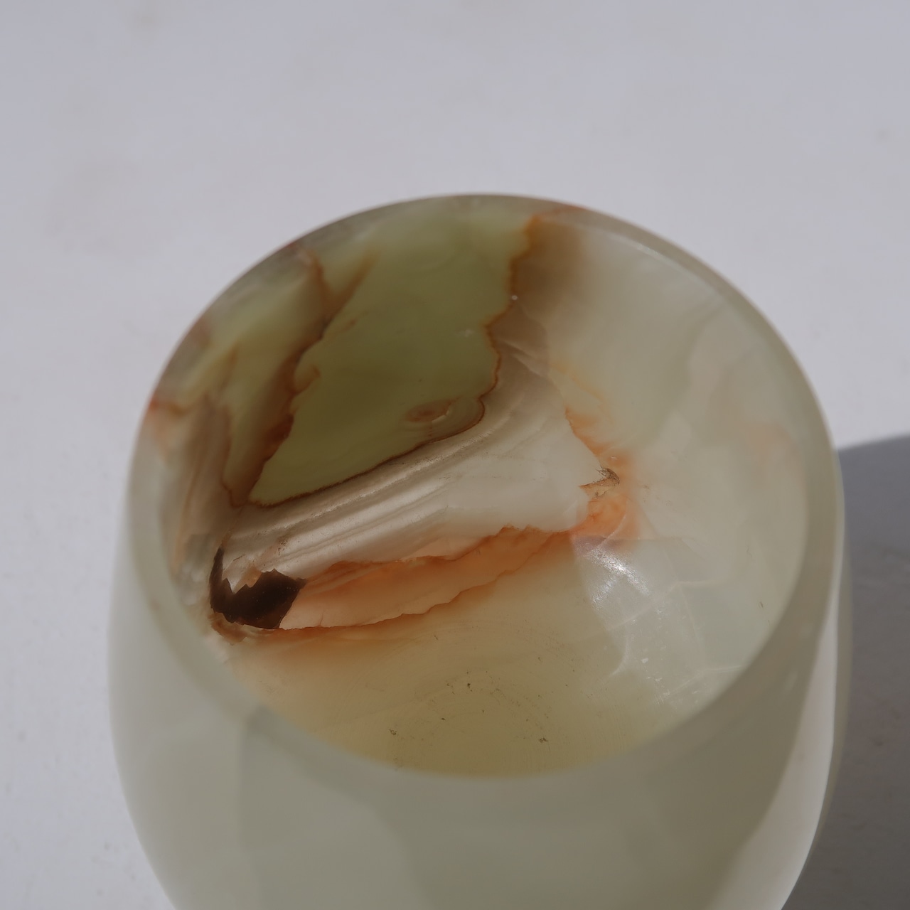 グリーンの石のゴブレット