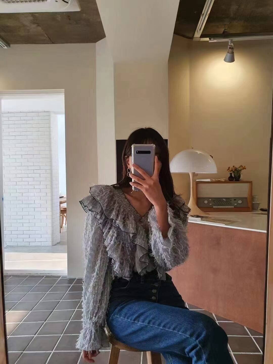 Vネック　フリルブラウス　AJ44170-D02