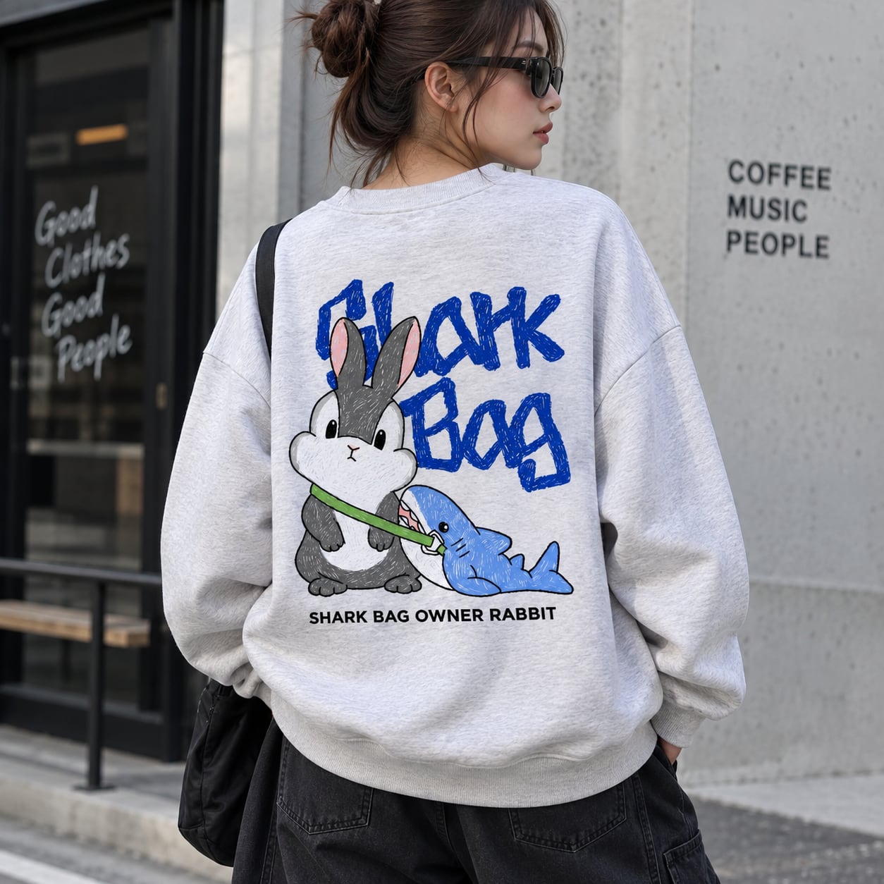 SHARK BAG TR RABBIT グラフィック クルーネックスウェット / バックプリント / ユニセックス
