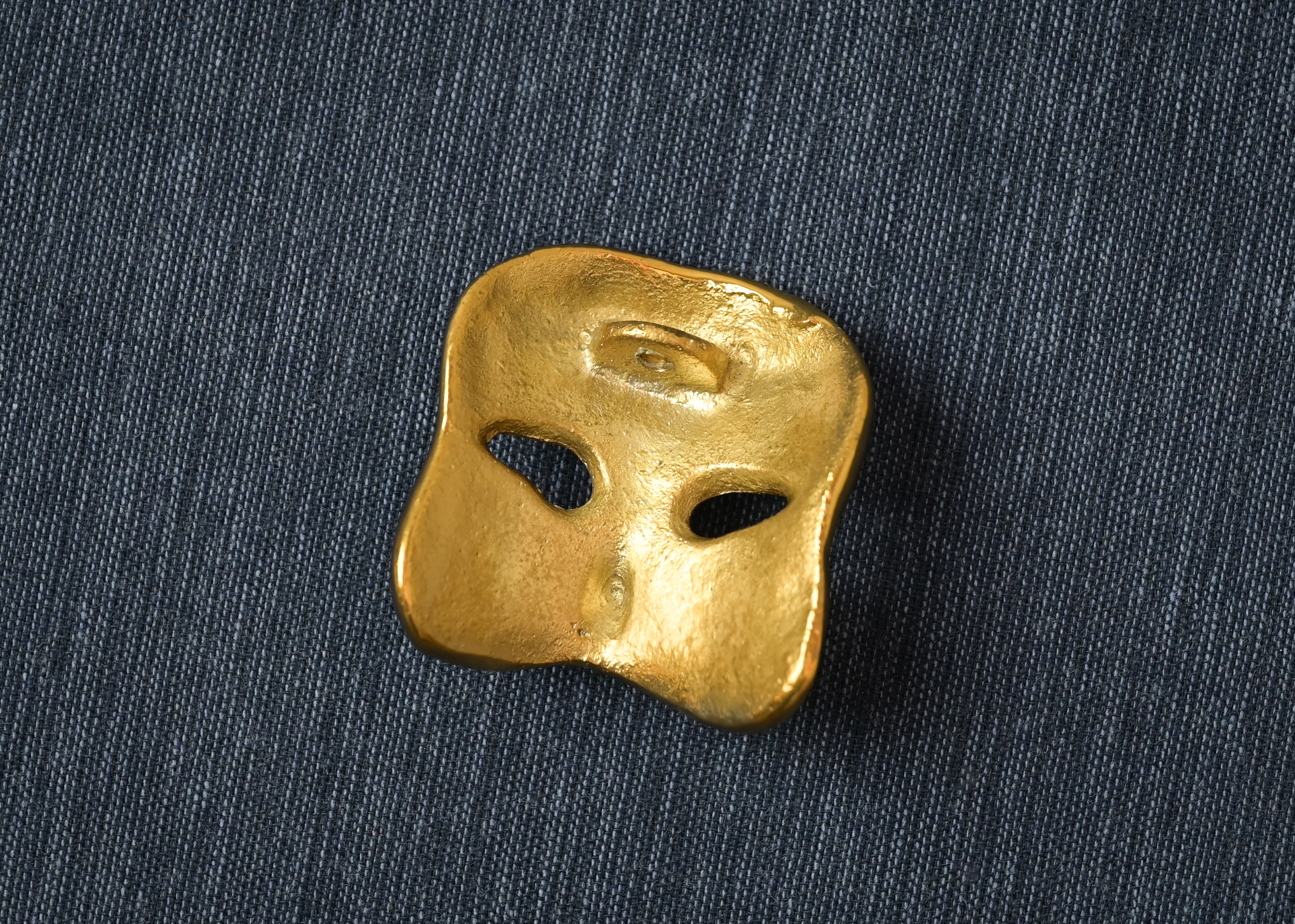 真鍮製 ベネチアンマスクの形の置物 個性的アイテム レア品 | チェコ