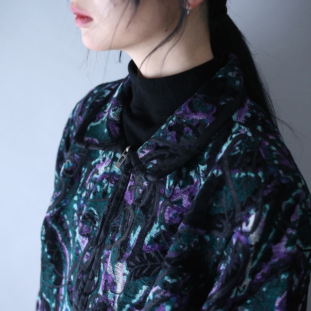 "reversible” poison-color and black paisley pattern zip-up jacket