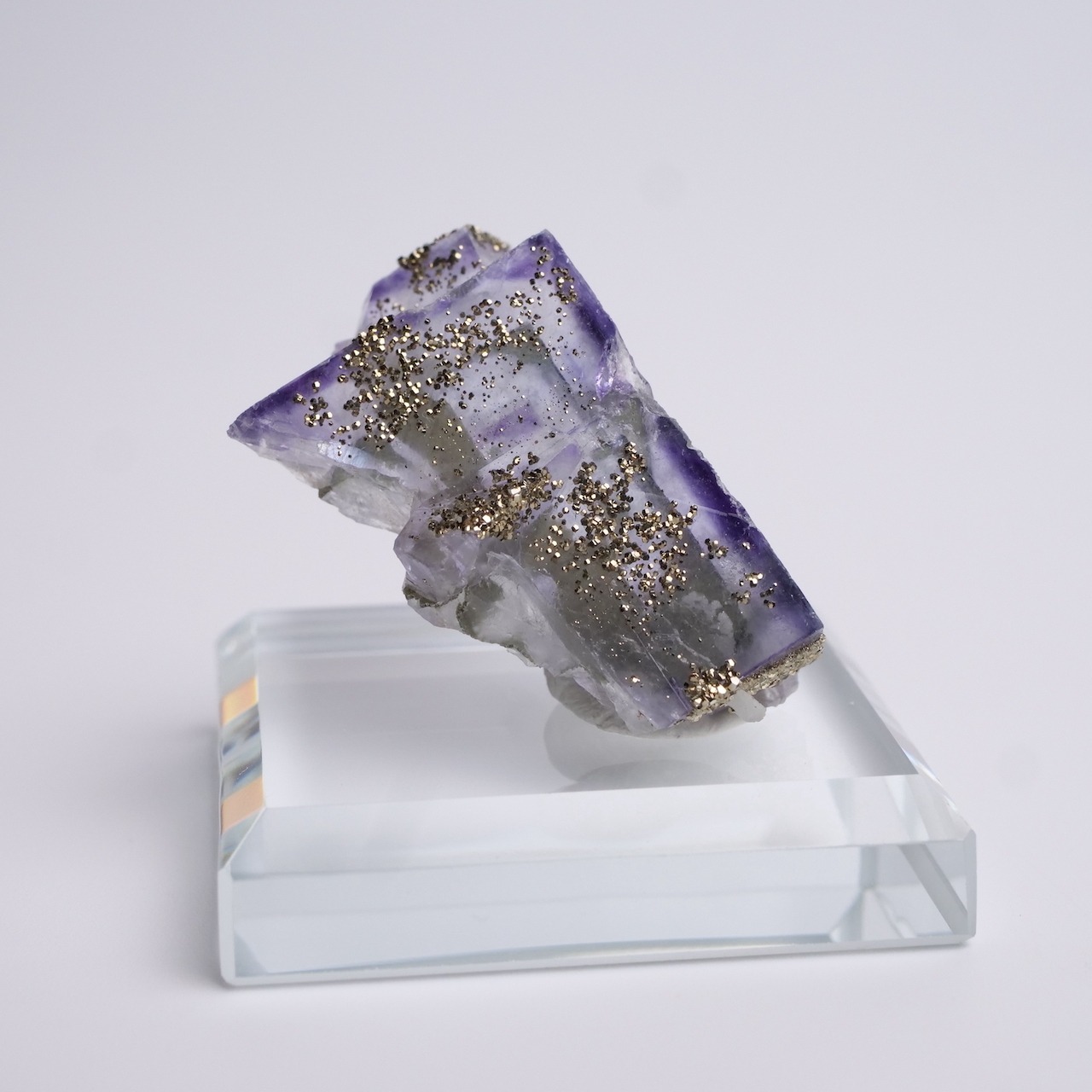 ヤオガンシャン産 フローライト / パイライト / 原石 標本