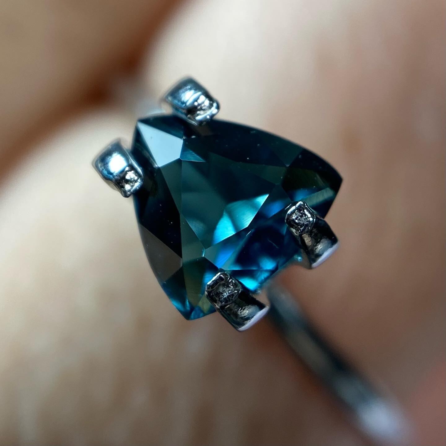 希少なインディゴライト