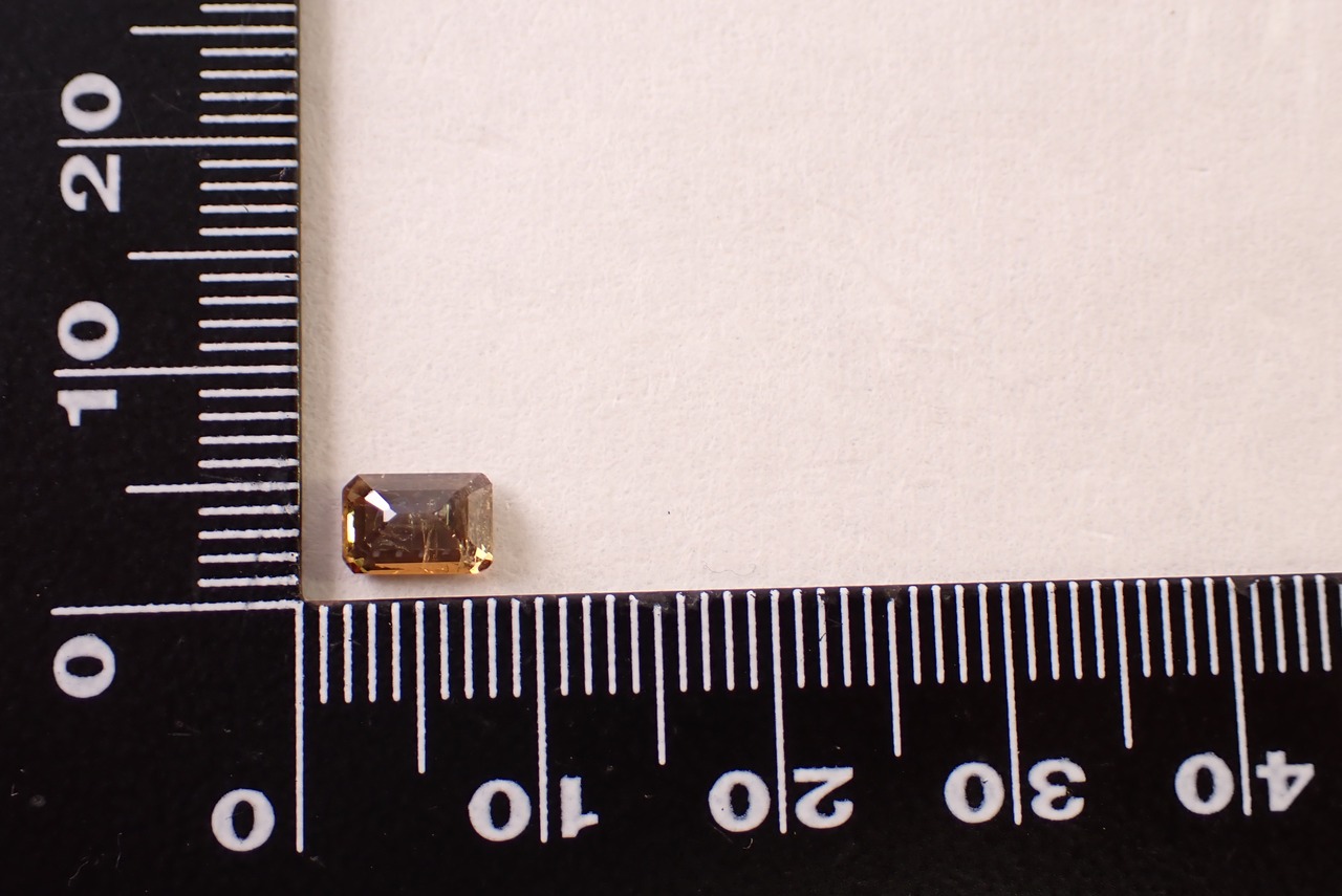 アキシナイト　0.84ct　[C10‐318]