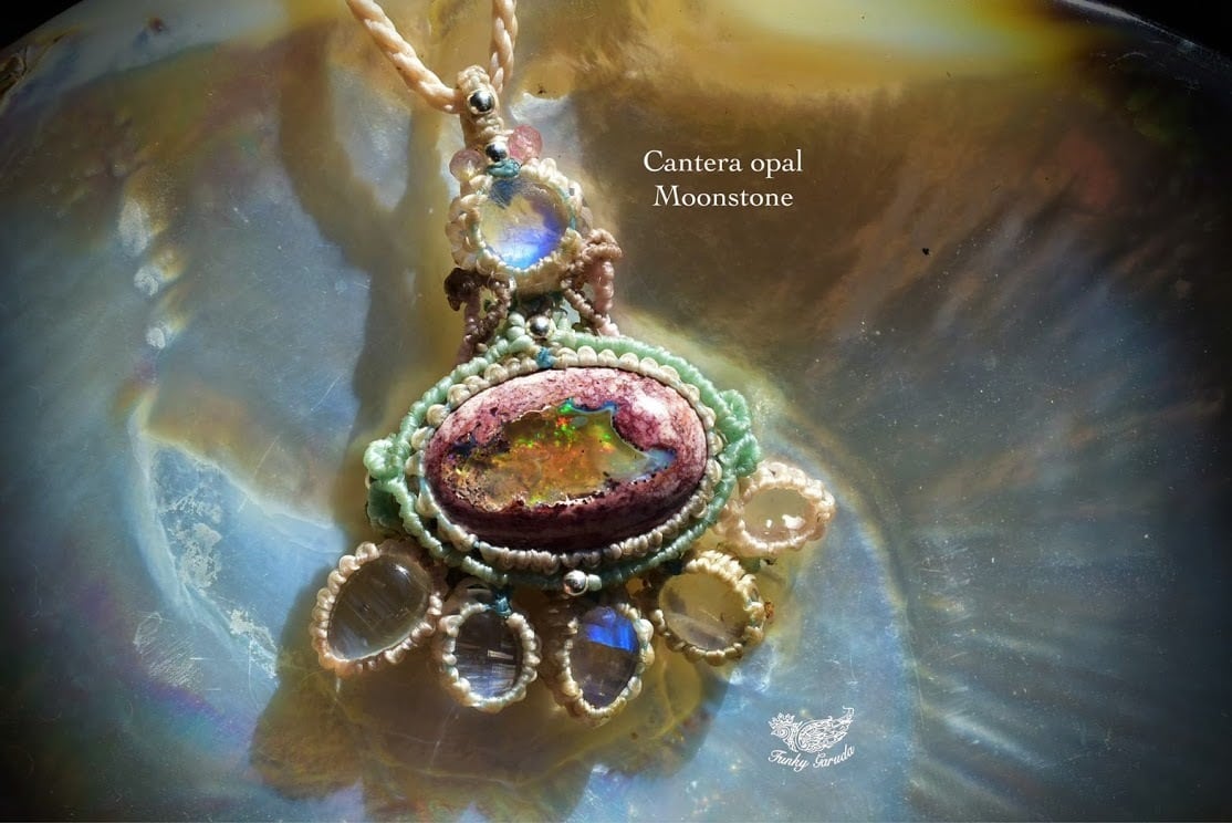 不思議なプリズム★高品質カンテラオパール レインボームーンストーン マクラメペンダントopal005