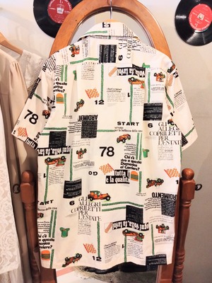 レトロカーと英数字とロープシャツ/コットン国産洋服綿車模様