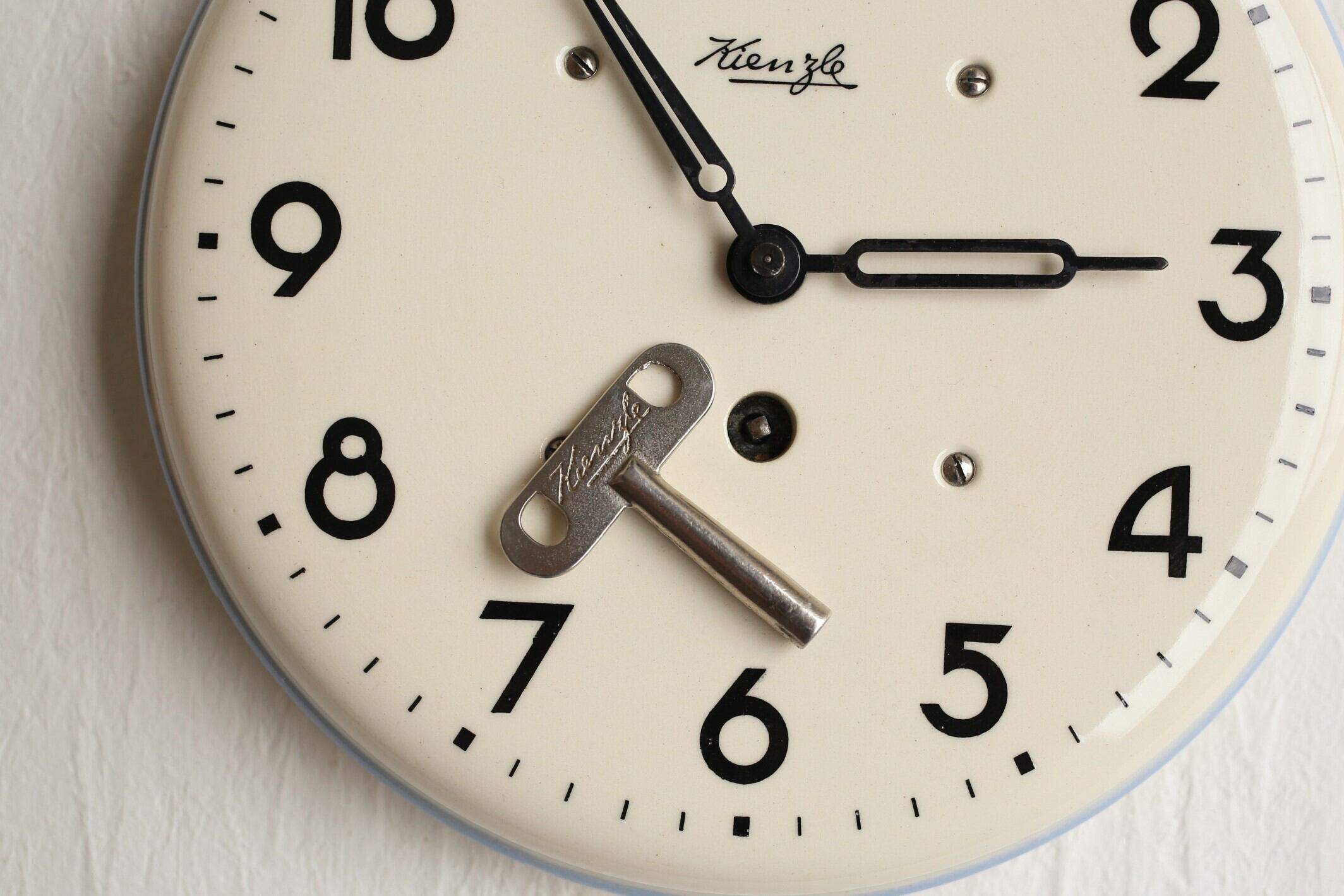 ドイツ アンティーク ヴィンテージ Kienzle 陶器製 掛時計 円型