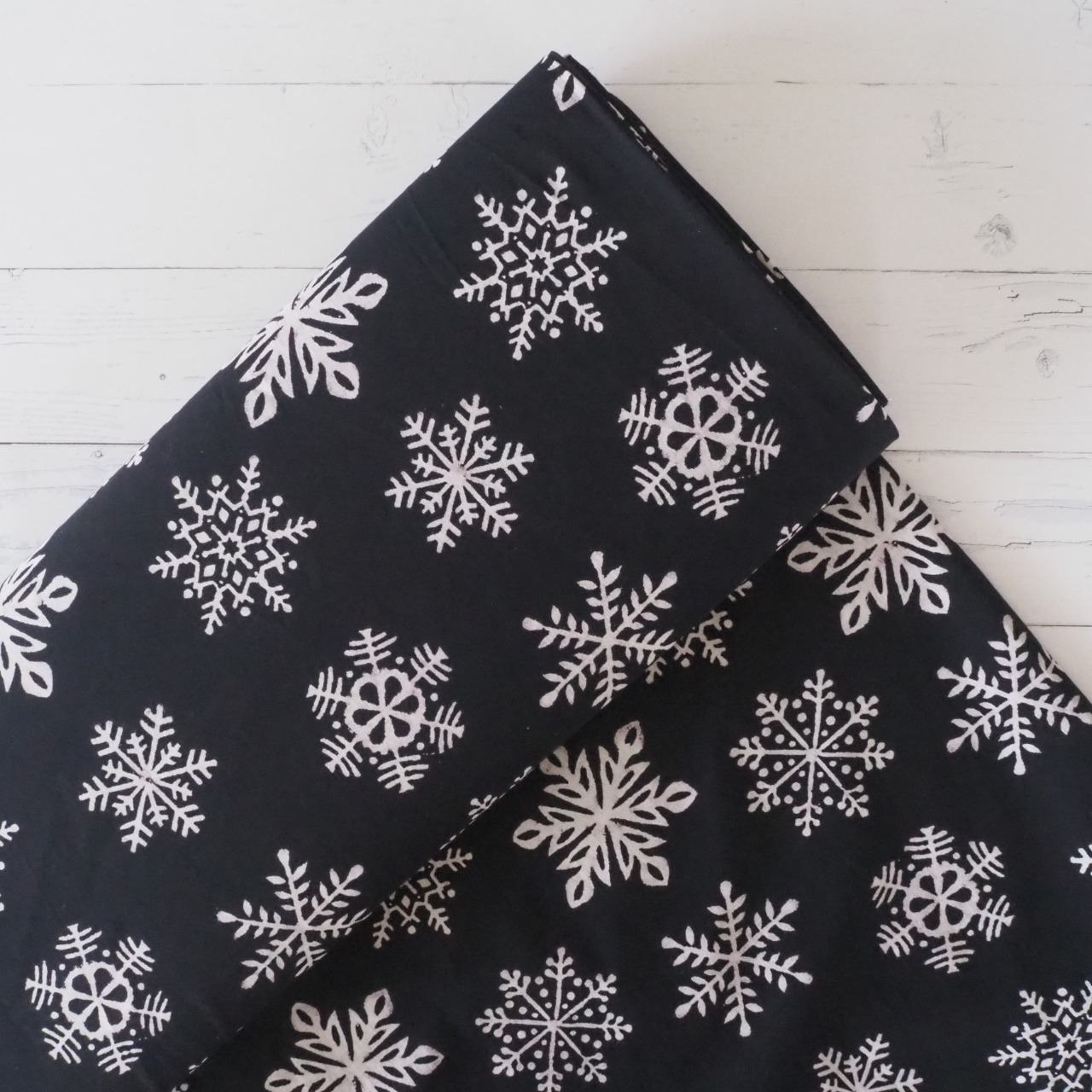 ブロックプリント生地【50cm単位】インド綿  Winter(雪の結晶) 黒 #44910-BK1