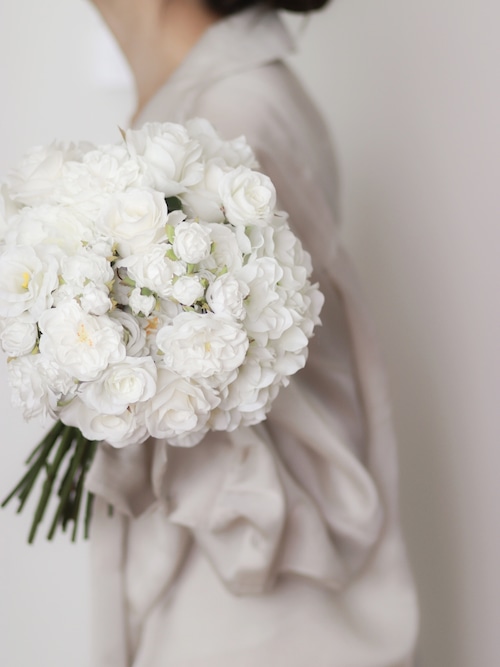 〈完成品販売ブーケ〉white round artificial flower bouquet