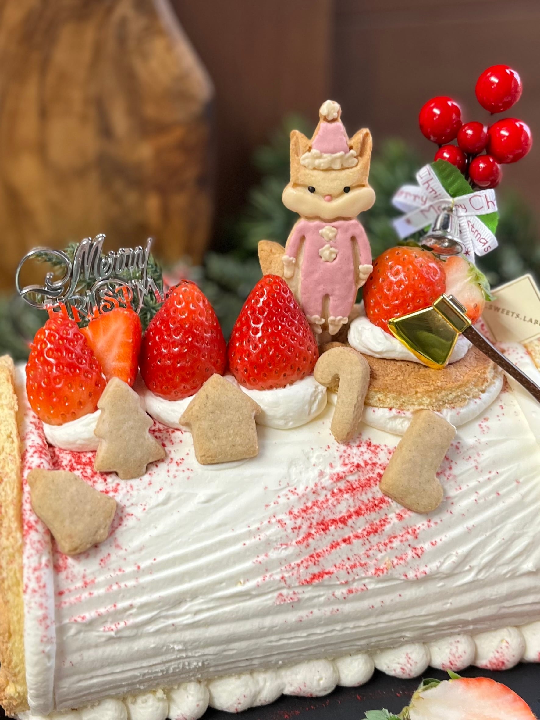 【12/21 (日) 店頭受け取り】産直フレッシュ苺のブッシュドノエル（手作りのChristmas米粉アイシングクッキー付き）