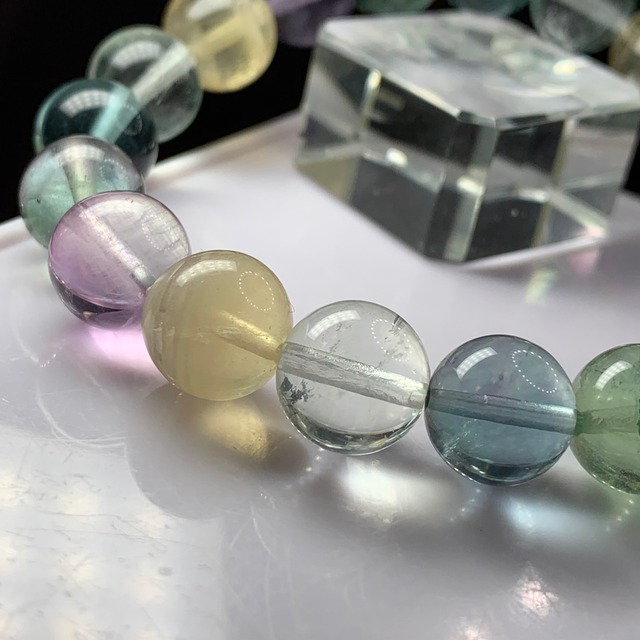 A29.淡いパステル系の色合いフローライトブレスレット