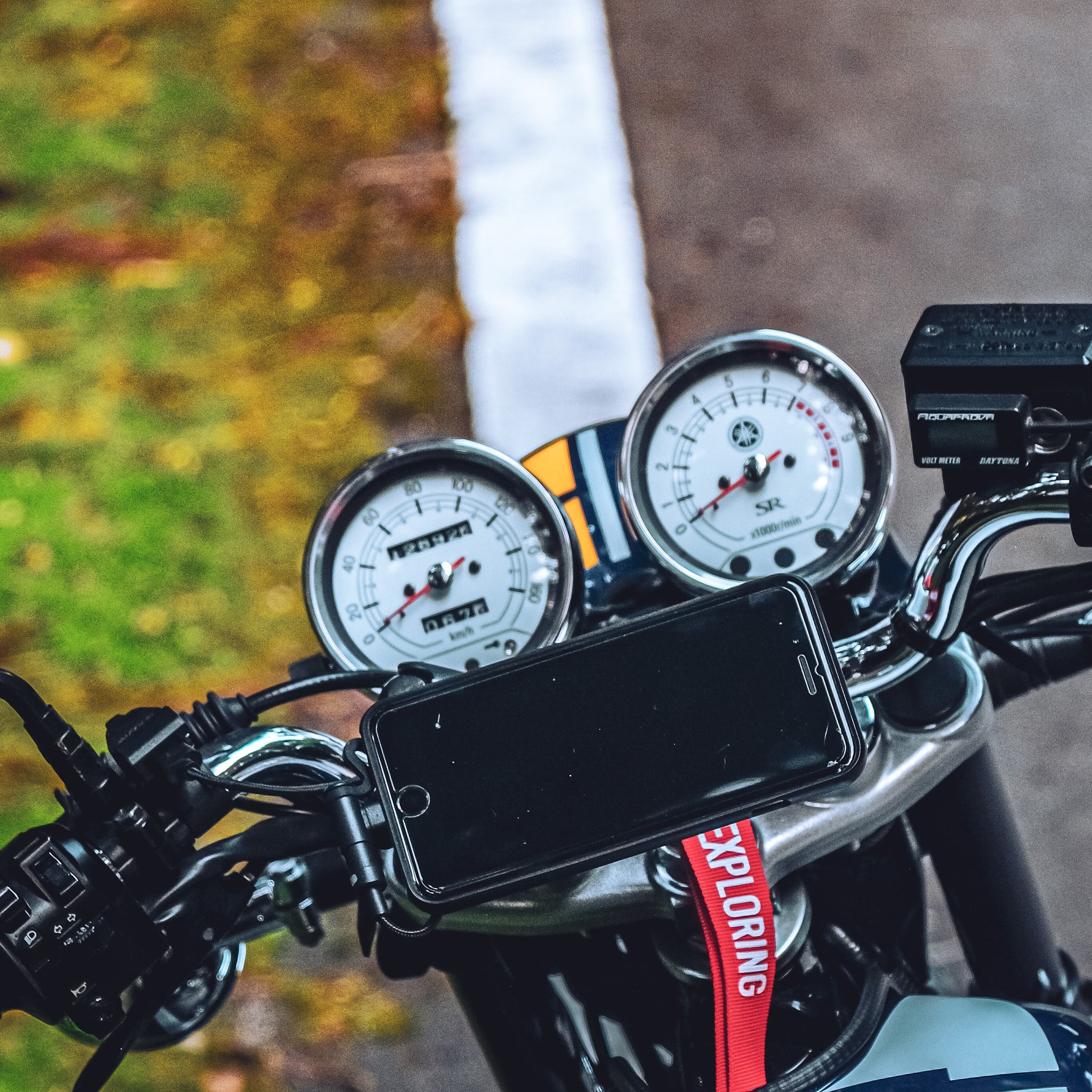 YAMAHA SR400 リアーシートカバー&ヘッドライト用デカール ネオ